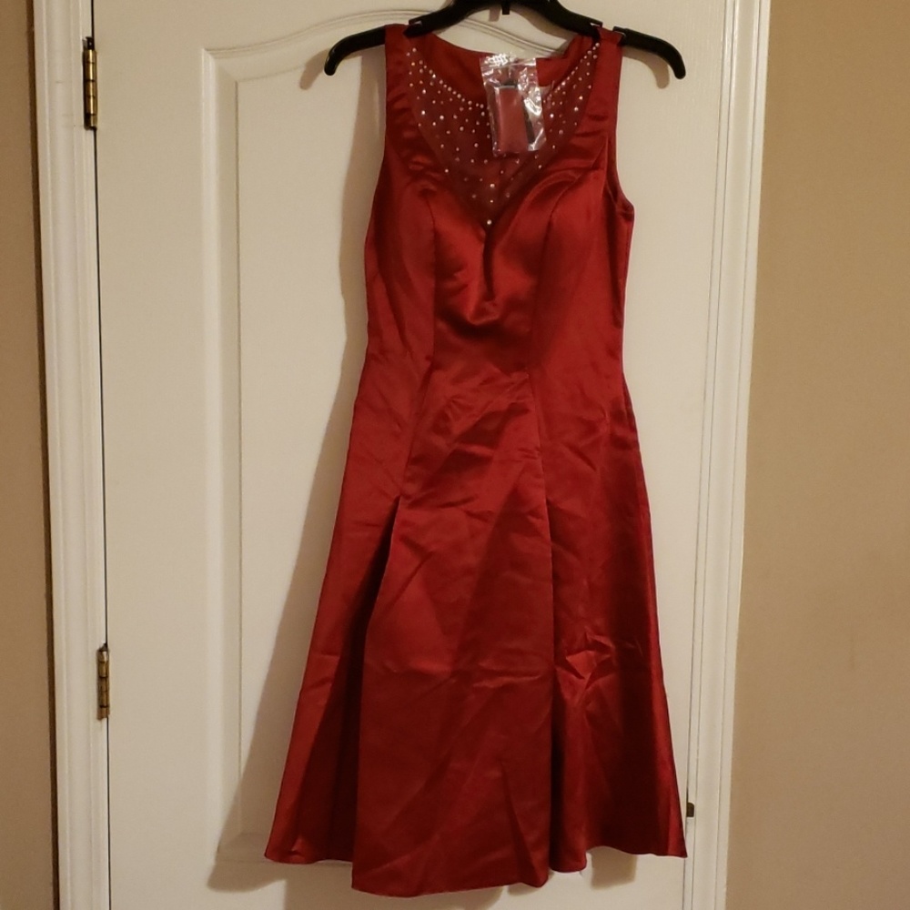 Formal Dress - Picture 1 of 4